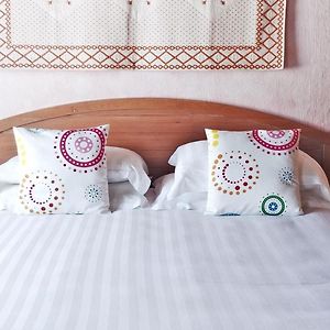 Budget Zimmer mit Kingsize-Bett